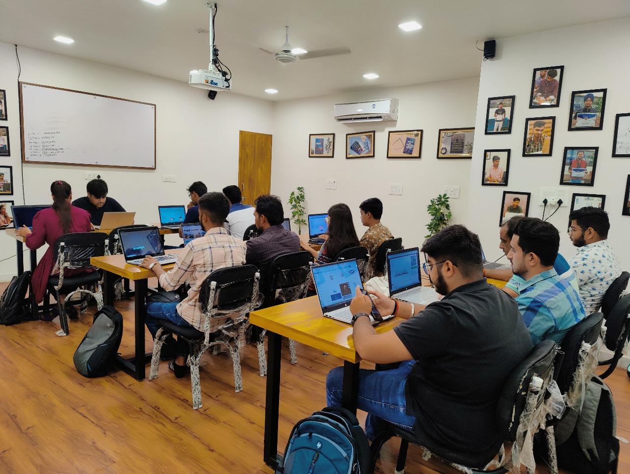 Mastering Creativity: Exploring the World of Graphic Designing Courses in Sri Ganganagar with Webtechnomics